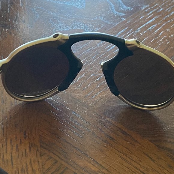 Oakley Polarized Madman Special Edition Sunglasses in Brand New Condition - Picture 11 of 16